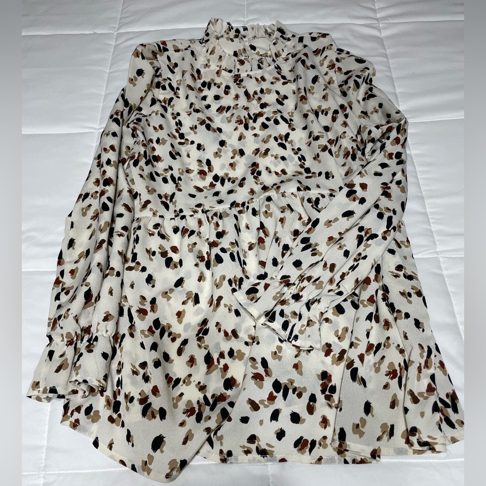 Chic Cream Blouse with Multicolor Print